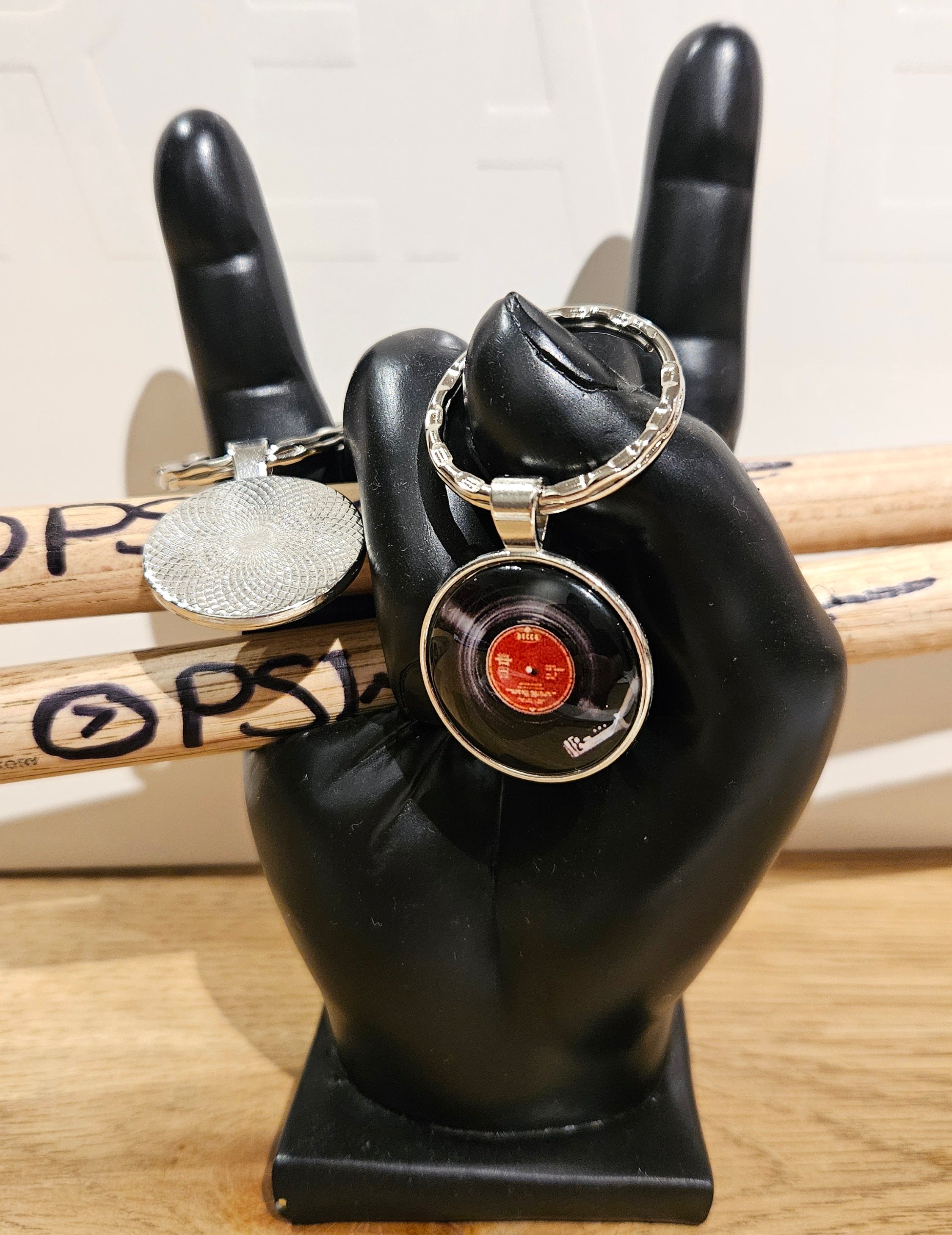 Record style keyring (Red Tone Arm Centre)