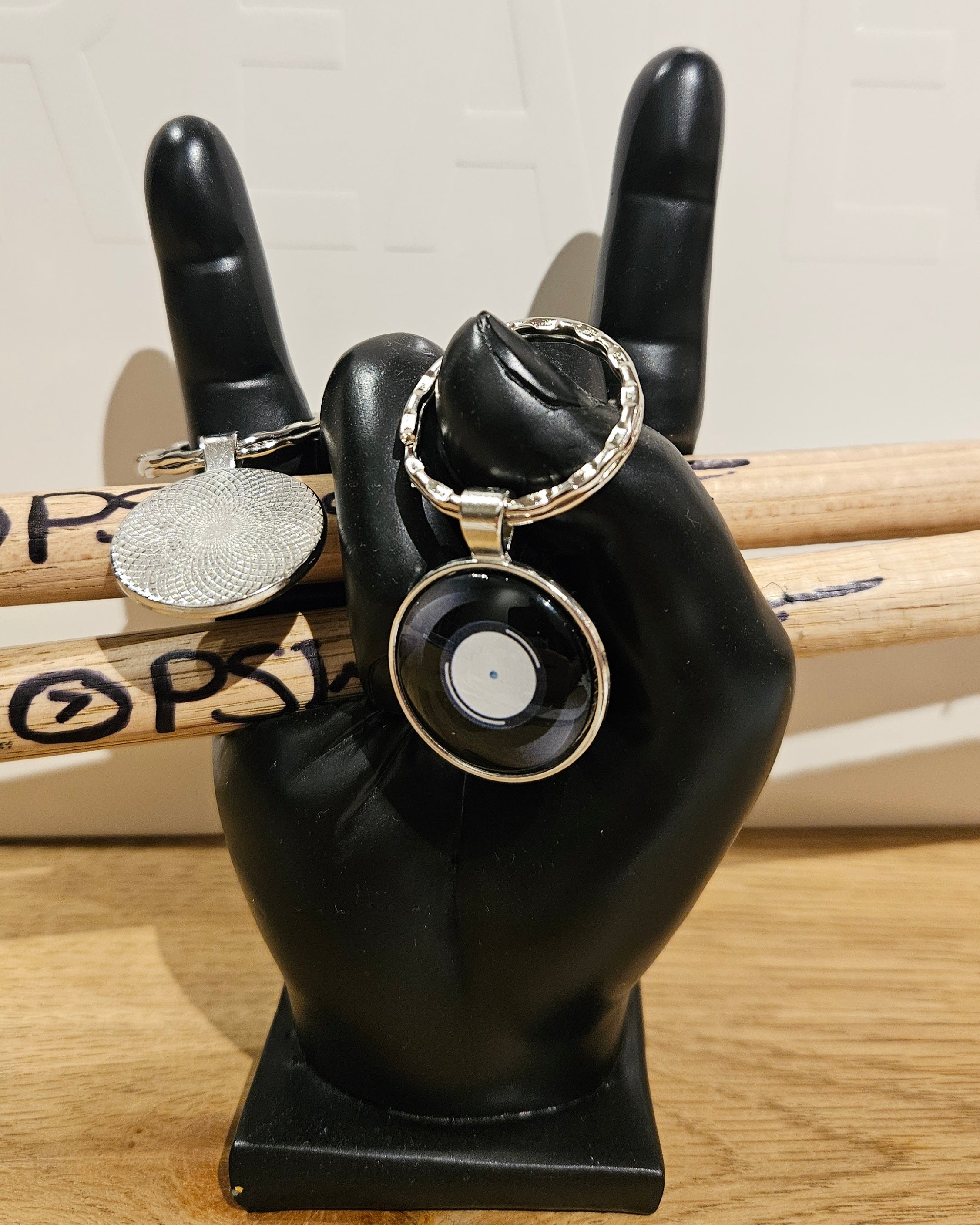 Record style keyring (White Smooth Groove Centre)